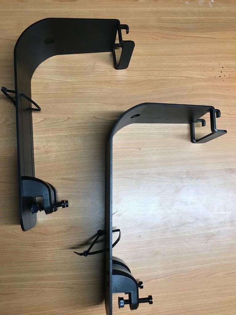 پایه نگهدارنده ویژه نورهای هایدرا بر روی لبه آکواریوم