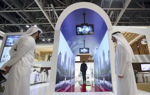 در فرودگاه دوبی به جای گیت بازرسی از درون آکواریوم بگذرید